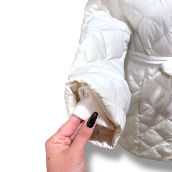 Eddie Bauer Cream Quilted Goose Down Hooded Faux Fur Belted Jacket Size Large - Picture 4 of 12